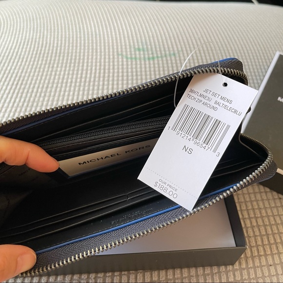 Michael Kors Mens Jet Set Travel PVC Zip Around Long Wallet - Picture 6 of 6